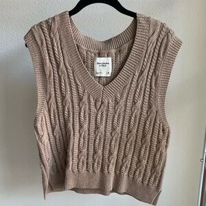 Abercrombie & Fitch Cable Knit Sweater Vest in Tan